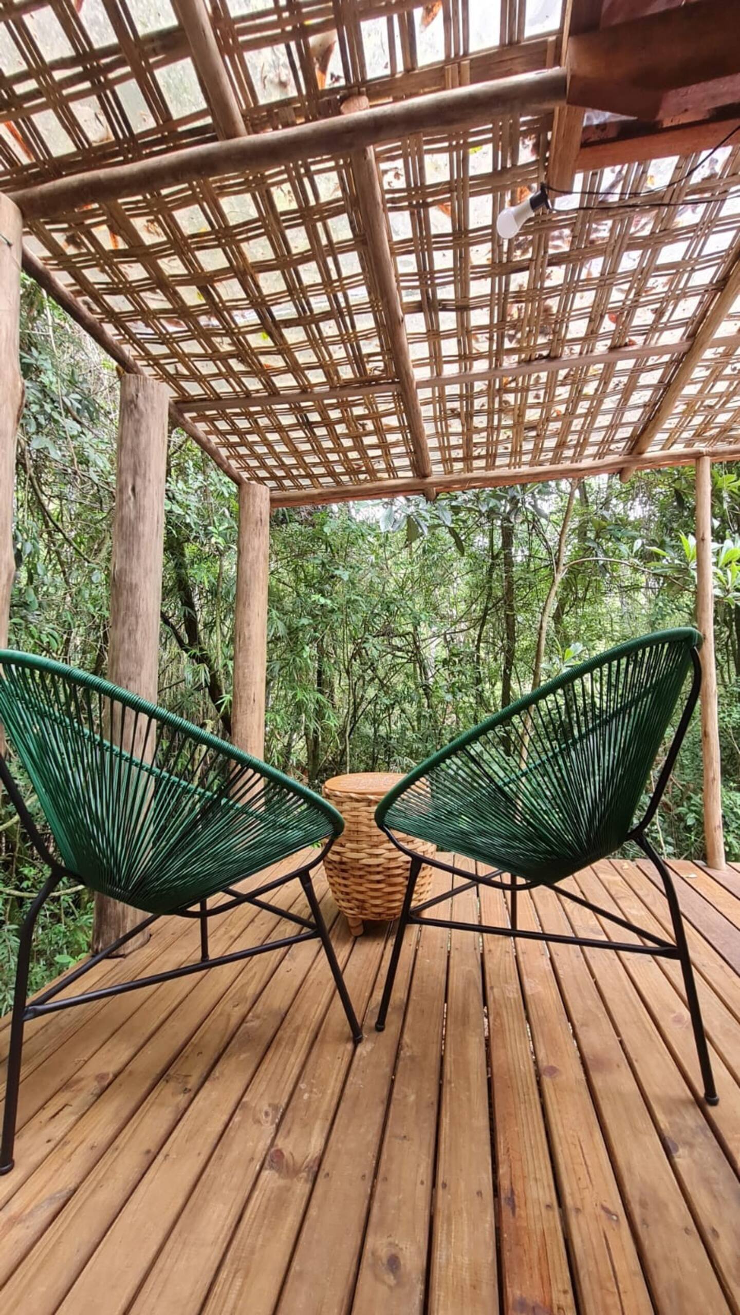 Deck da cabana de madeira Tetsu