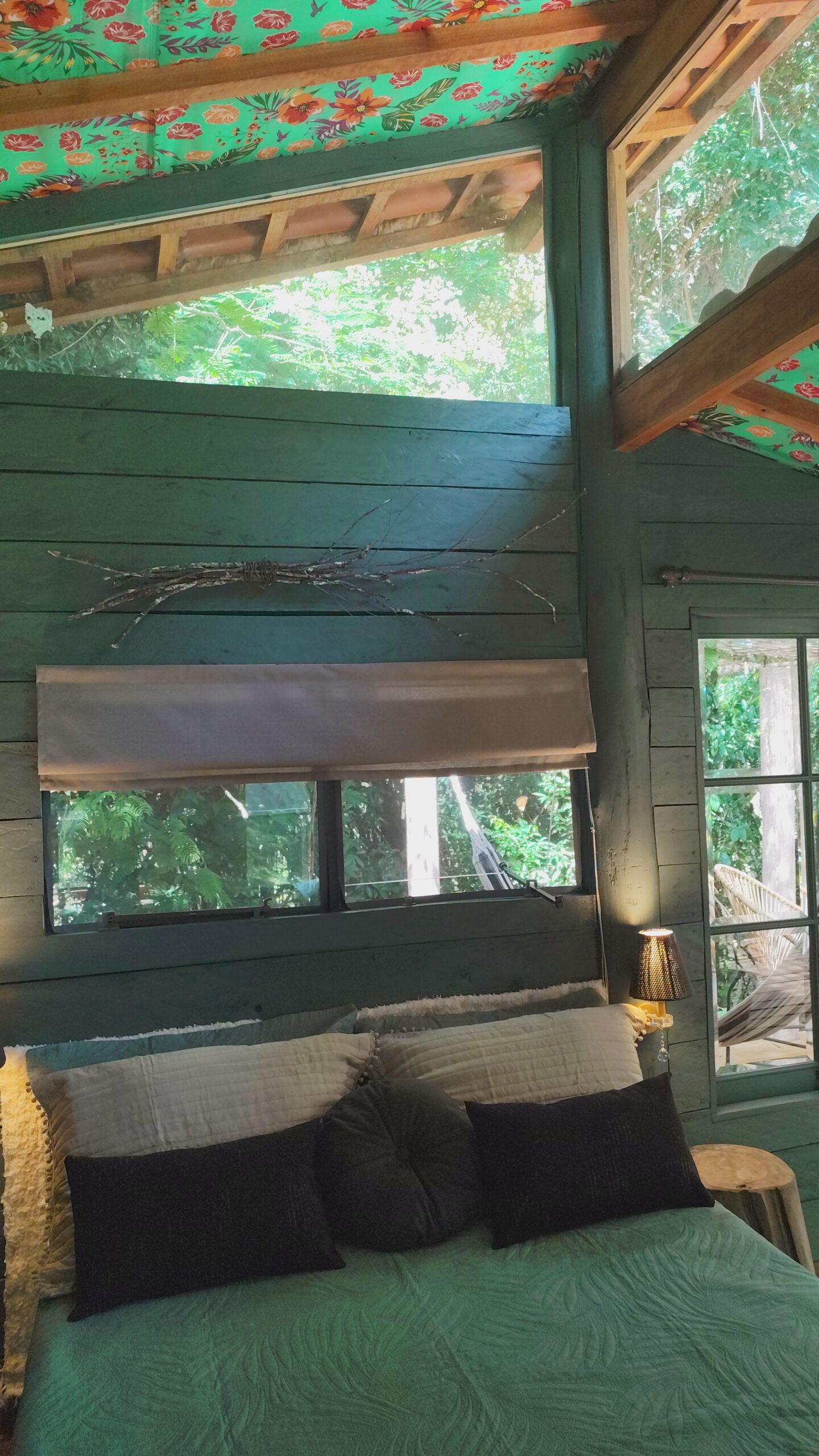 Cama aconchegante na cabana da mata-Cabanário