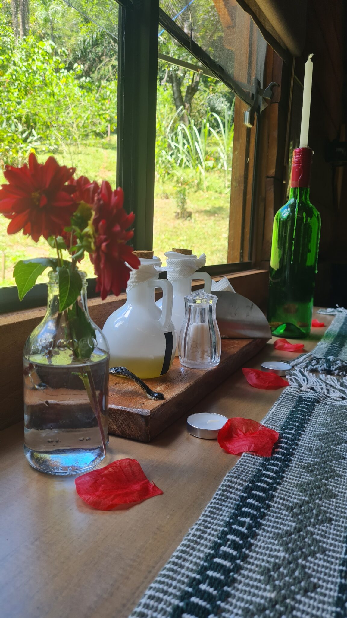 Mesa decorada para uma comemoração no Cabanário