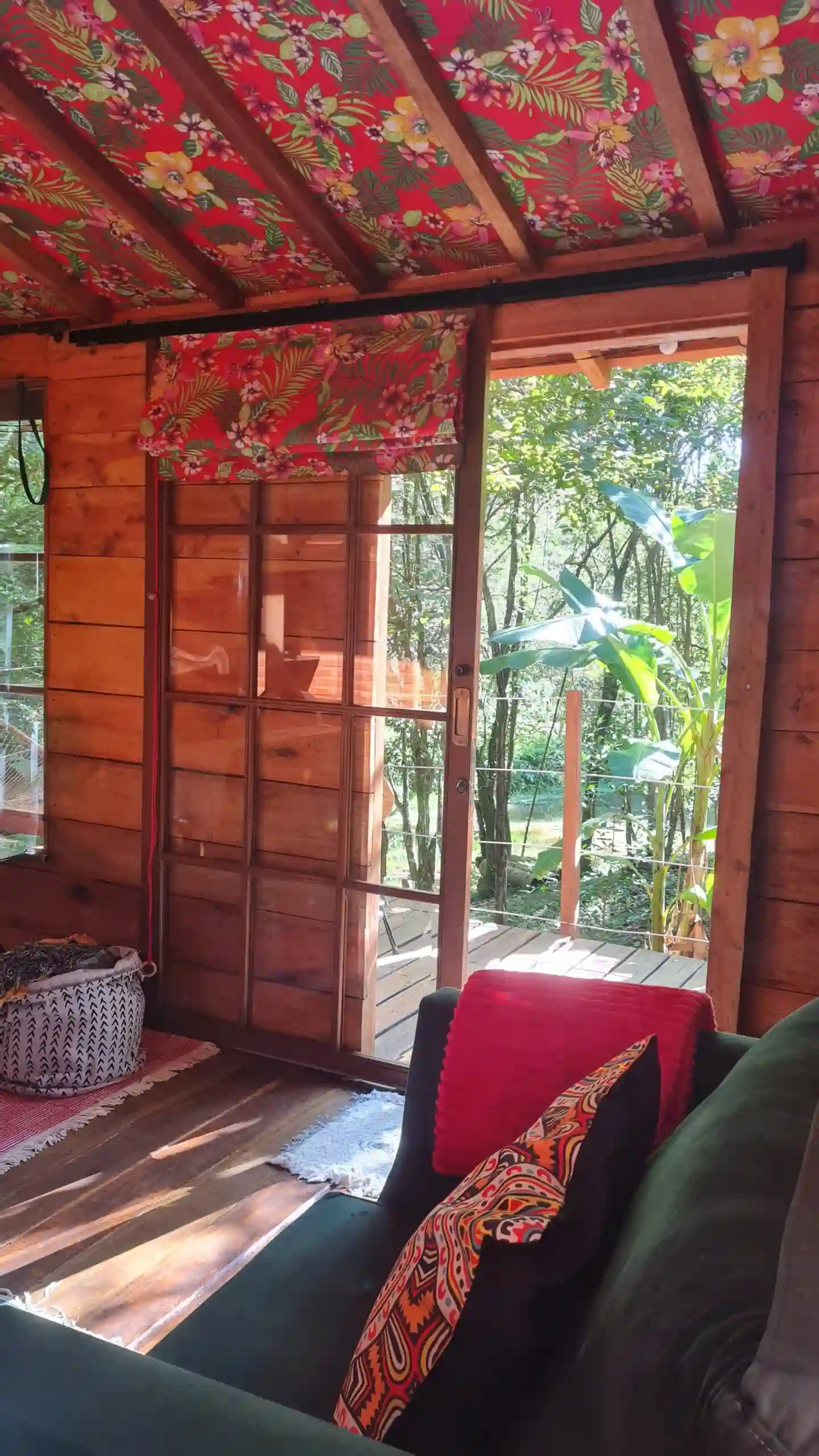 Vista para o lago da cabana vermelha