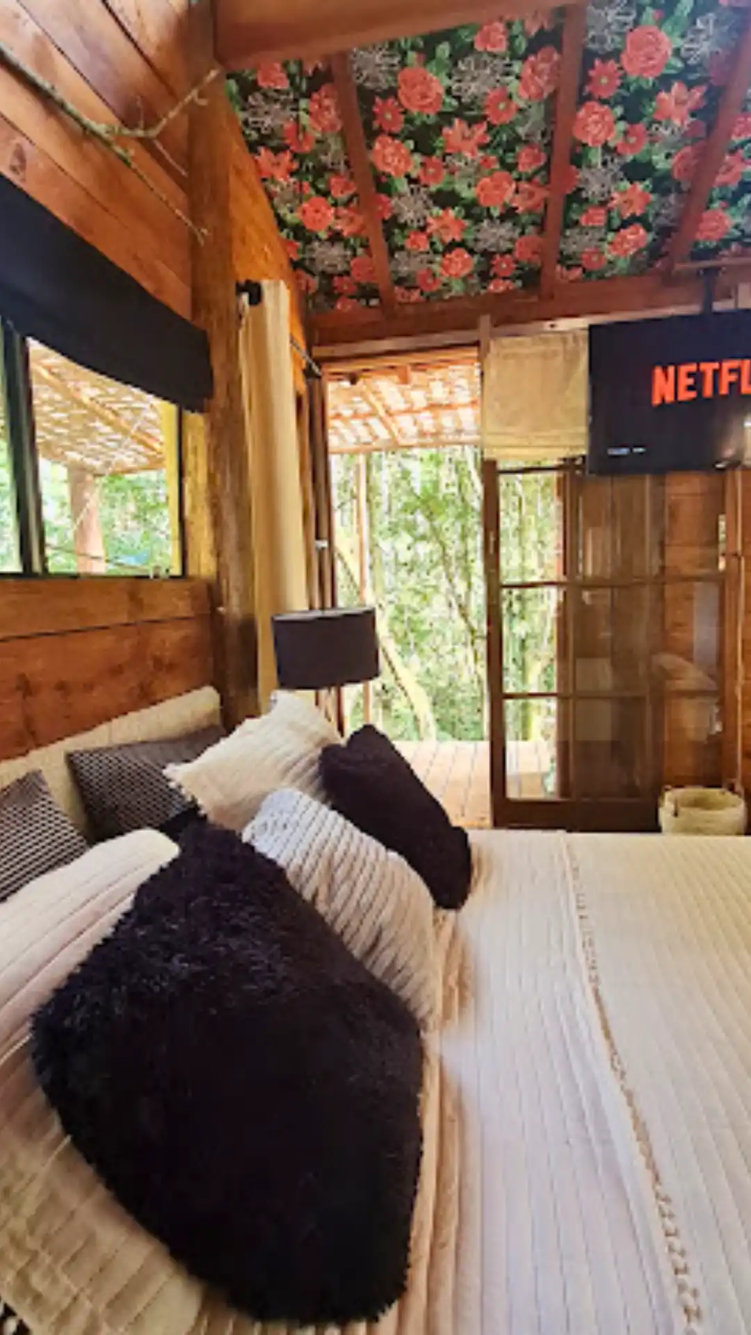 netflix na cabana da mata decoração aconchegante