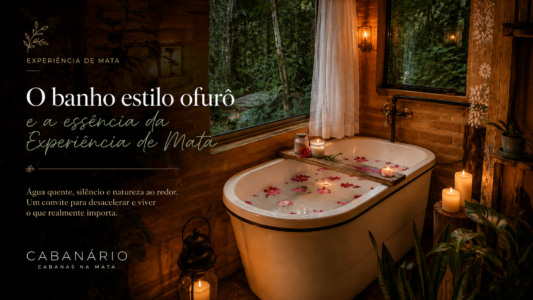 Banho estilo ofurô em cabana na mata em Cunha-SP, com água quente, pétalas de flores e velas